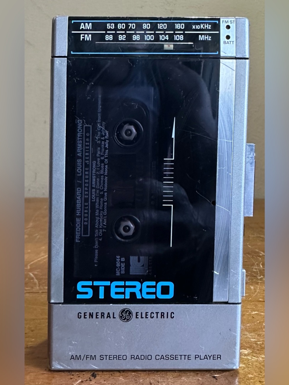 General Electric Model 3-5273A Walkman AM/FM Stereo Radio Cassette Player